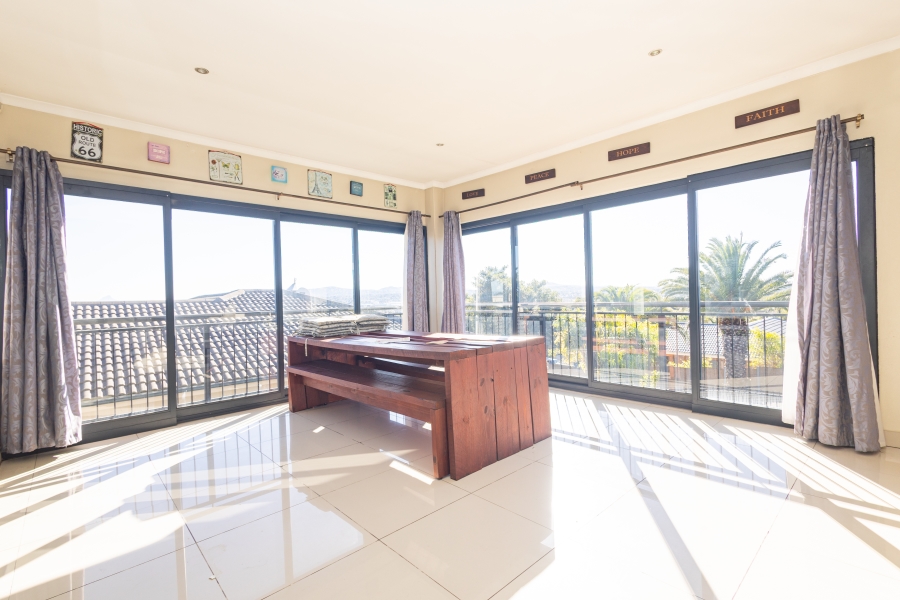To Let 4 Bedroom Property for Rent in Kaapsig Western Cape